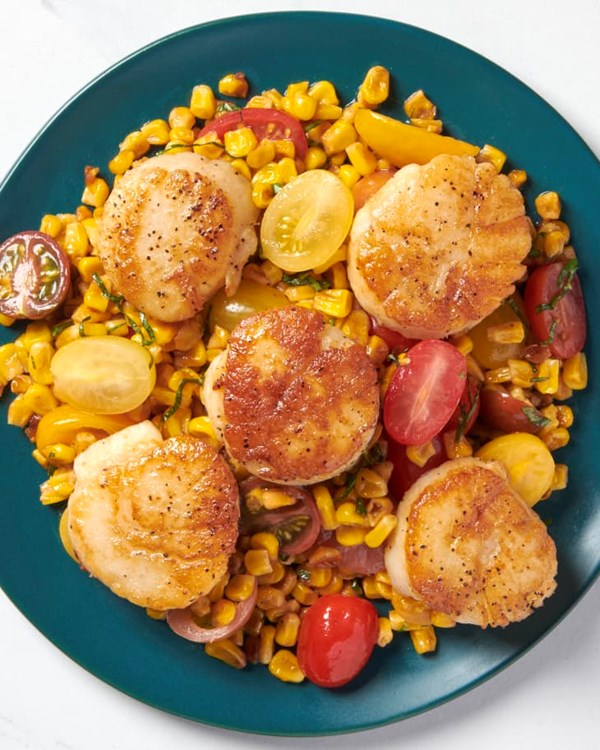 Seared scallops and corn salad for one 