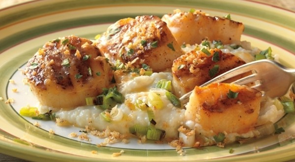 Seared scallops and grits