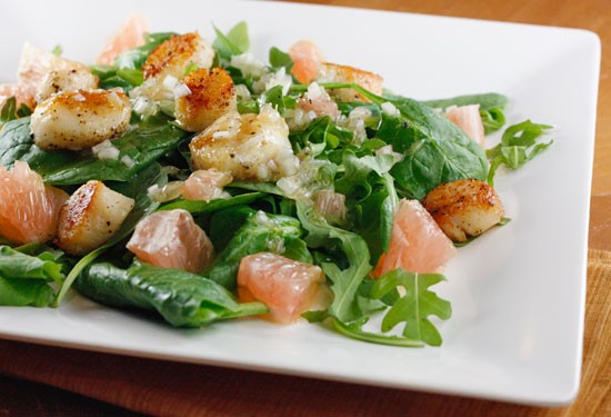 Seared scallops, grapefruit, arugula and spinach salad with champagne vinaigrette