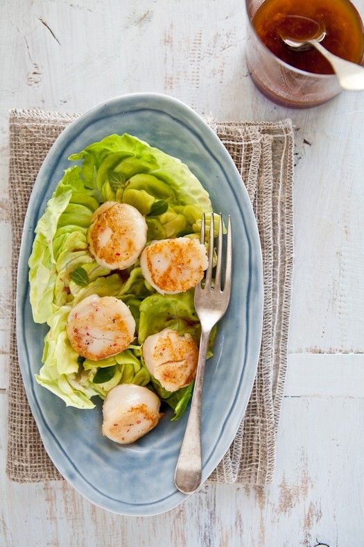 Seared scallops salad with blood orange vinaigrette