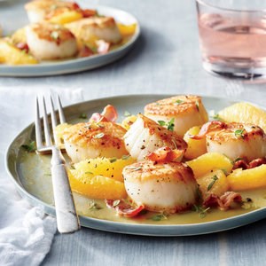 Seared scallops with bacon and oranges