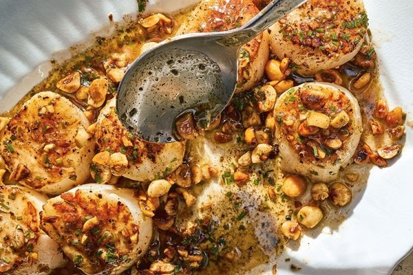 Seared scallops with brown butter, hazelnuts & chives