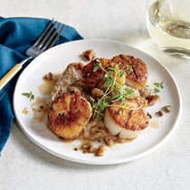 Seared scallops with chestnut puree