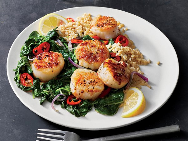 Seared scallops with chile-garlic spinach