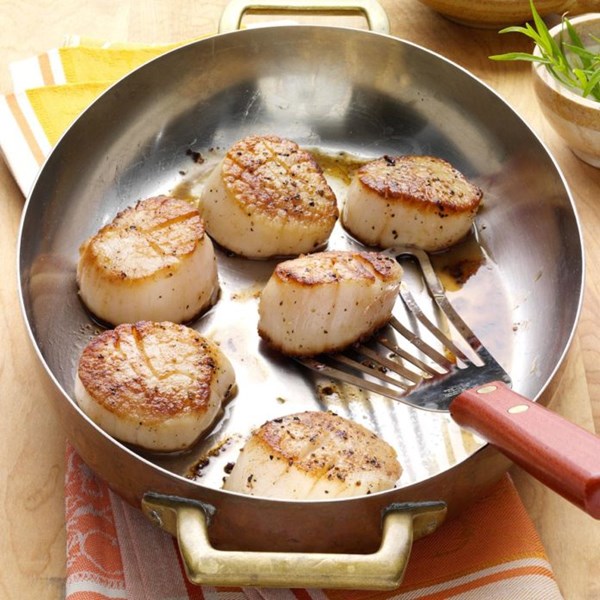 Seared scallops with citrus herb sauce