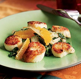 Seared scallops with fennel & spinach salad