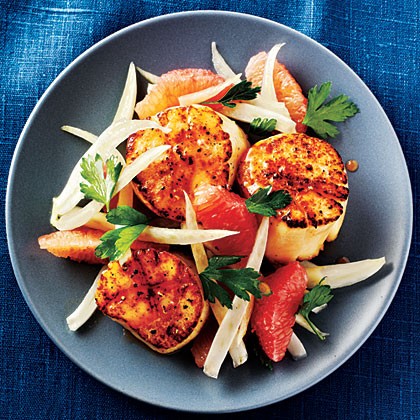 Seared scallops with fennel and grapefruit salad