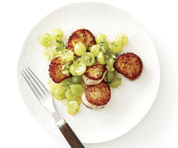 Seared scallops with grape-mint relish