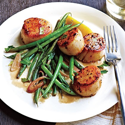 Seared scallops with haricots verts