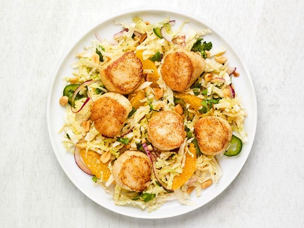 Seared scallops with orange-jalapeño slaw