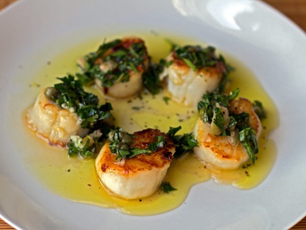 Seared scallops with salsa verde