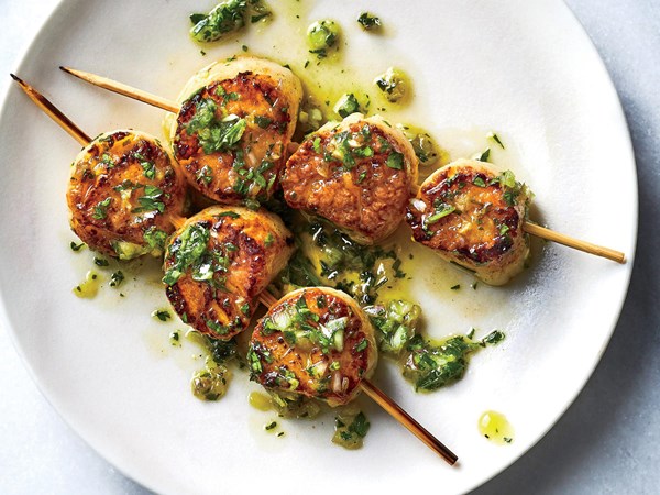 Seared scallops with shallot-herb sauce
