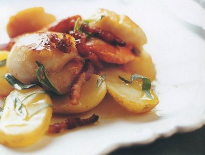 Seared scallops with steamed potatoes (Saint-Jacques aux pommes vapeur)