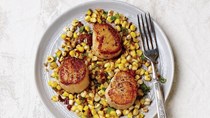 Seared scallops with sweet corn and bacon sauté