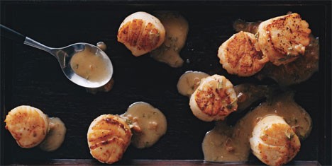 Seared scallops with tarragon-butter sauce