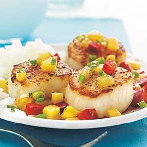 Seared scallops with warm fruit salsa