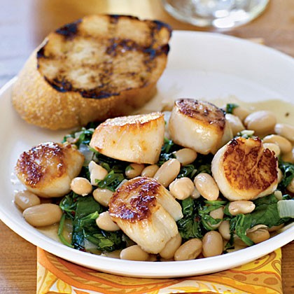 Seared scallops with warm Tuscan beans
