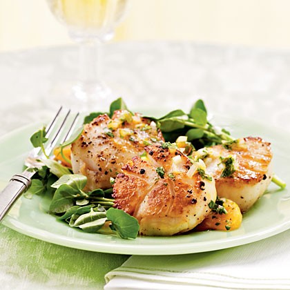 Seared sea scallops with satsuma, parsley, and shallot salsa