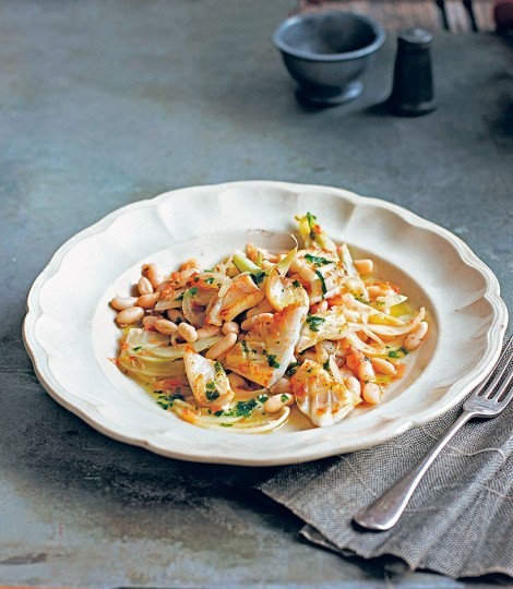 Seared squid with white beans and fennel