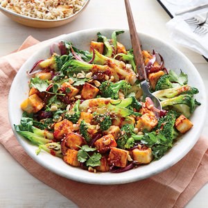 Seared tofu with sweet chili sauce and broccoli