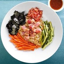 Seared tuna tataki quinoa bowl