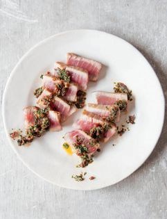 Seared tuna with sun-dried tomato & jalapeño preserves