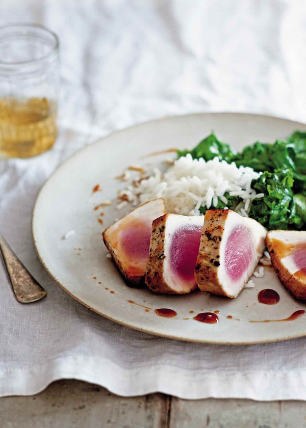 Seared tuna with sweet and sour sauce