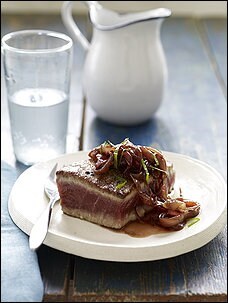 Seared tuna with sweet-sour onions