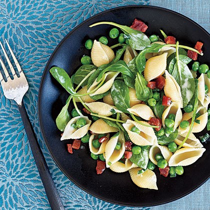 Seashell salad with buttermilk-chive dressing