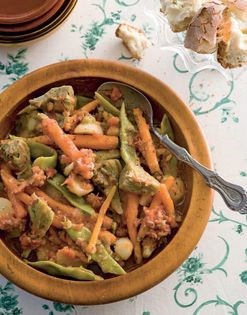 Seasonal vegetables with garlic, tomato and jamón (Menestra de verduras)