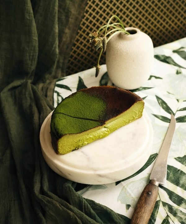 Seaweed & sesame Basque cheesecake 