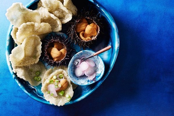 Seaweed crackers with sea urchin and pickled eschalot