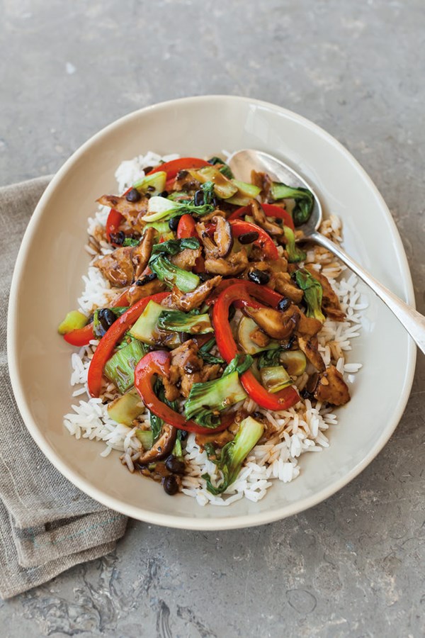 Seitan and vegetable stir-fry with black bean-garlic sauce