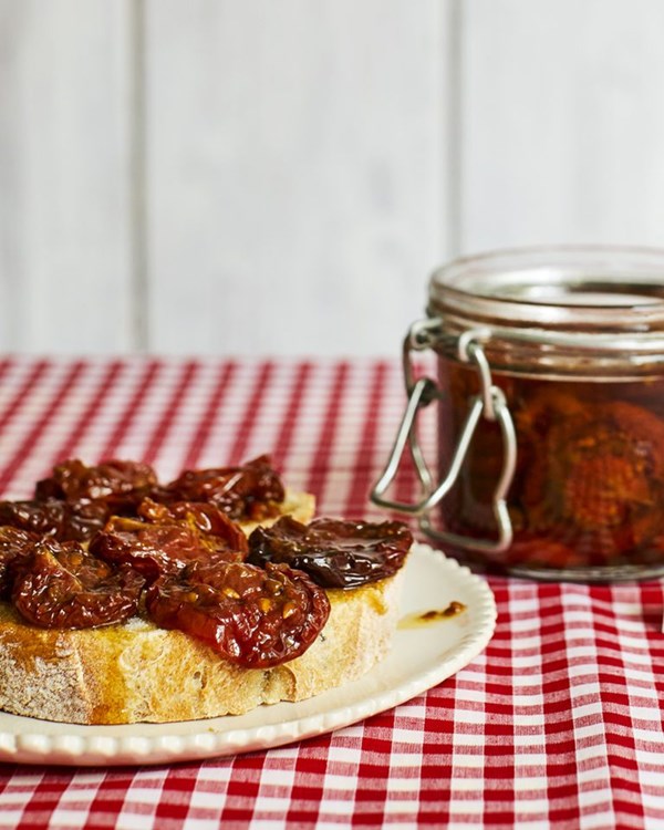 Semi-dried tomatoes 