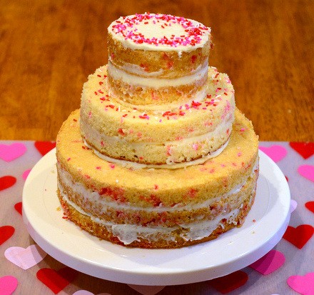 Semi-naked cake frosting techinque