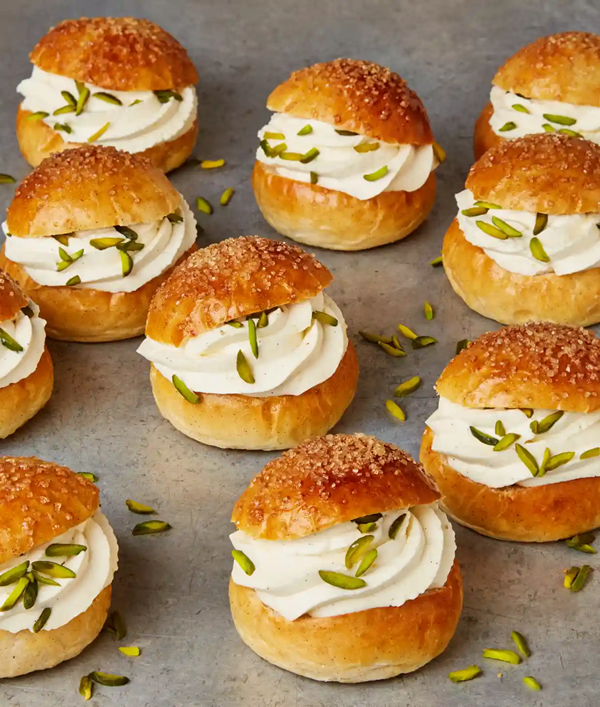 Semlor buns with pistachio praline and lemon cream