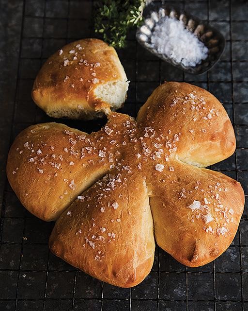 Semolina & thyme flower bread