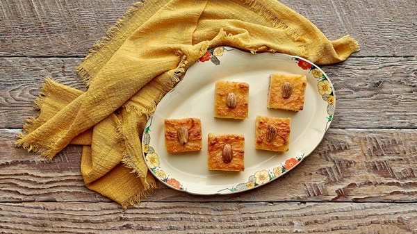 Semolina & yoghurt sponge cake (Nammoura)
