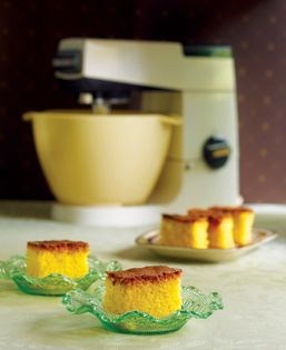 Semolina cake (Sugee cake)