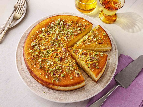 Semolina cake with ashta cream filling (Basbousa bel ashta)