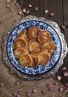 Semolina cookies (Meethi tikkiyan)