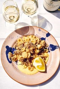 Semolina-fried squid with lemon aioli