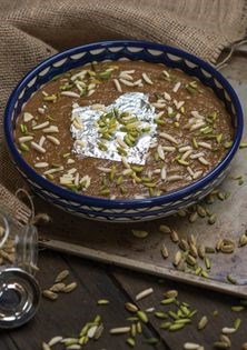 Semolina gram flour sweetmeat (Sooji besan halwa)
