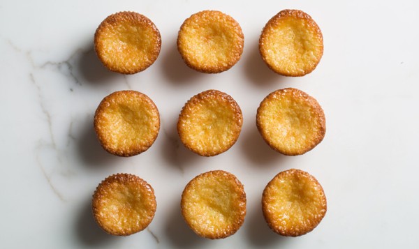 Semolina-lemon syrup cakes