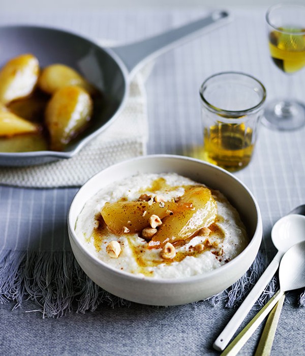 Semolina pudding with caramel pears