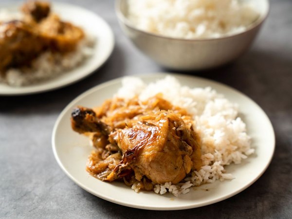 Senegalese braised chicken with caramelized onions (Chicken yassa)
