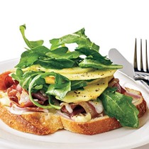 Serrano, Manchego, and apple sandwiches