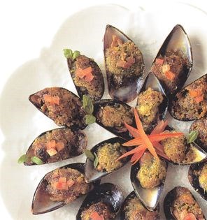 Serving mussels on the half-shell
