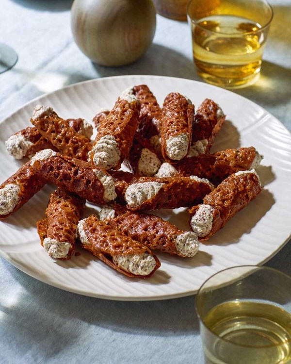 Sesame & chocolate snaps
