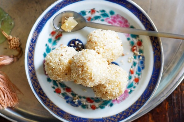 Sesame & ginger rice balls